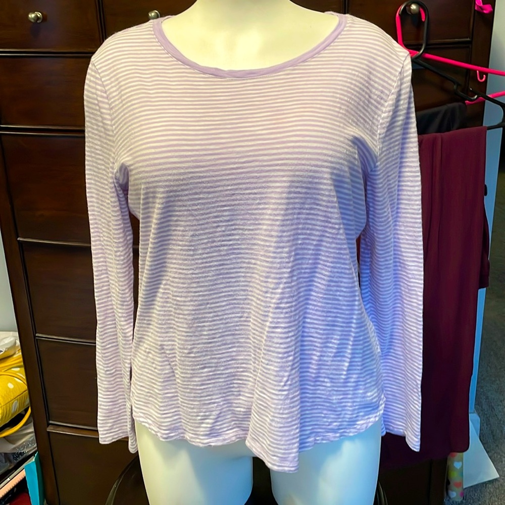 Lg purple strip long sleeve t-shirt.
